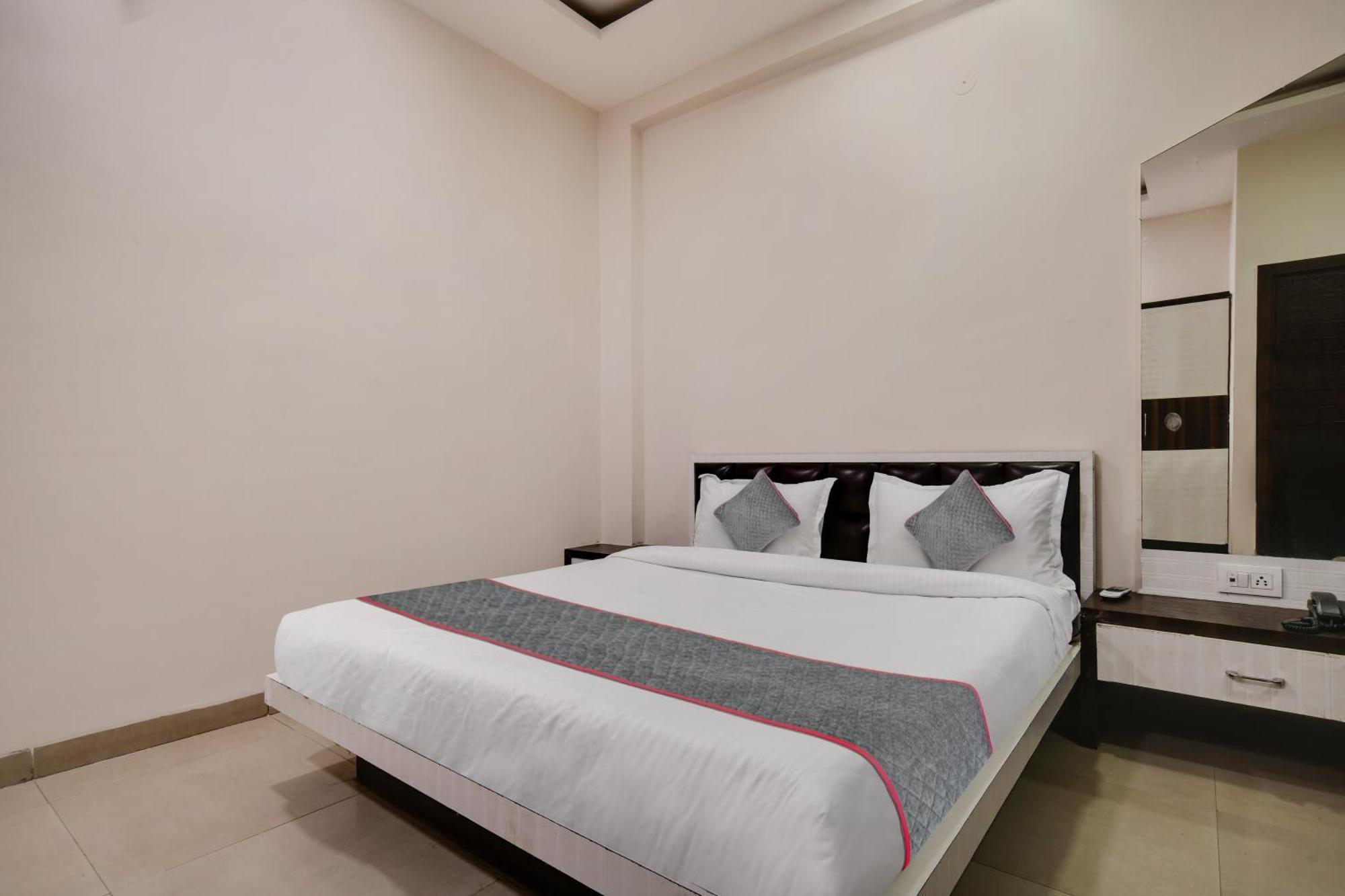 Townhouse Prime Stay 印多尔 外观 照片