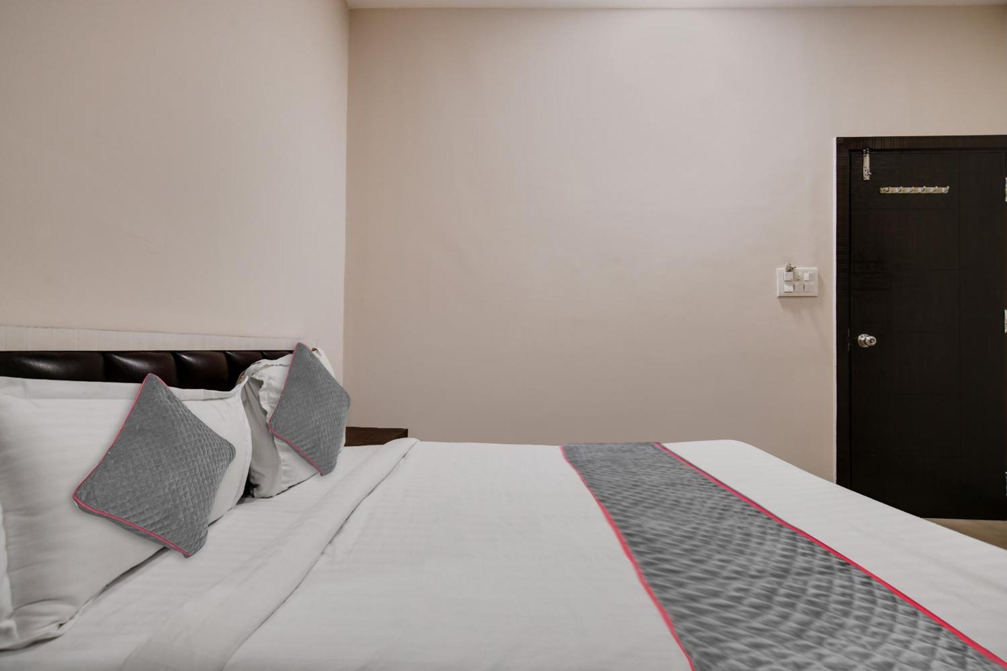 Townhouse Prime Stay 印多尔 外观 照片