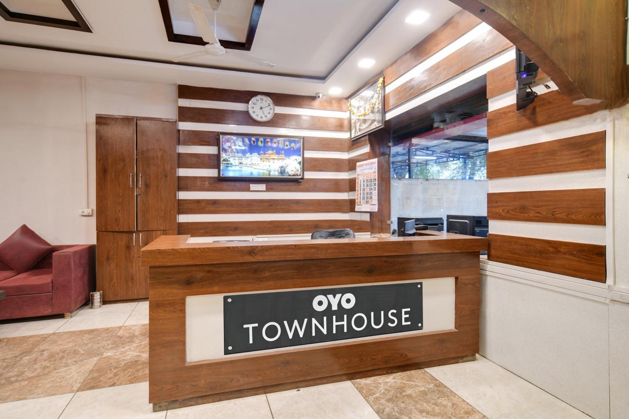 Townhouse Prime Stay 印多尔 外观 照片