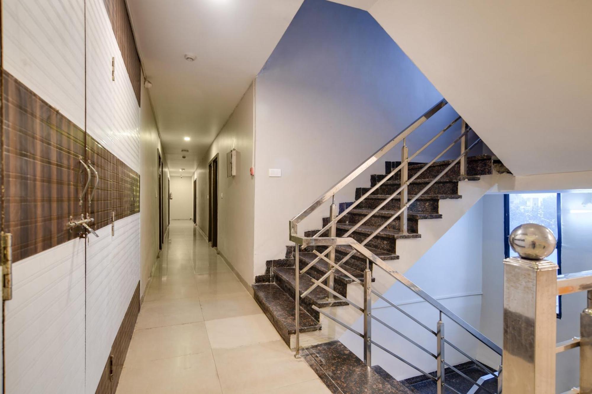 Townhouse Prime Stay 印多尔 外观 照片