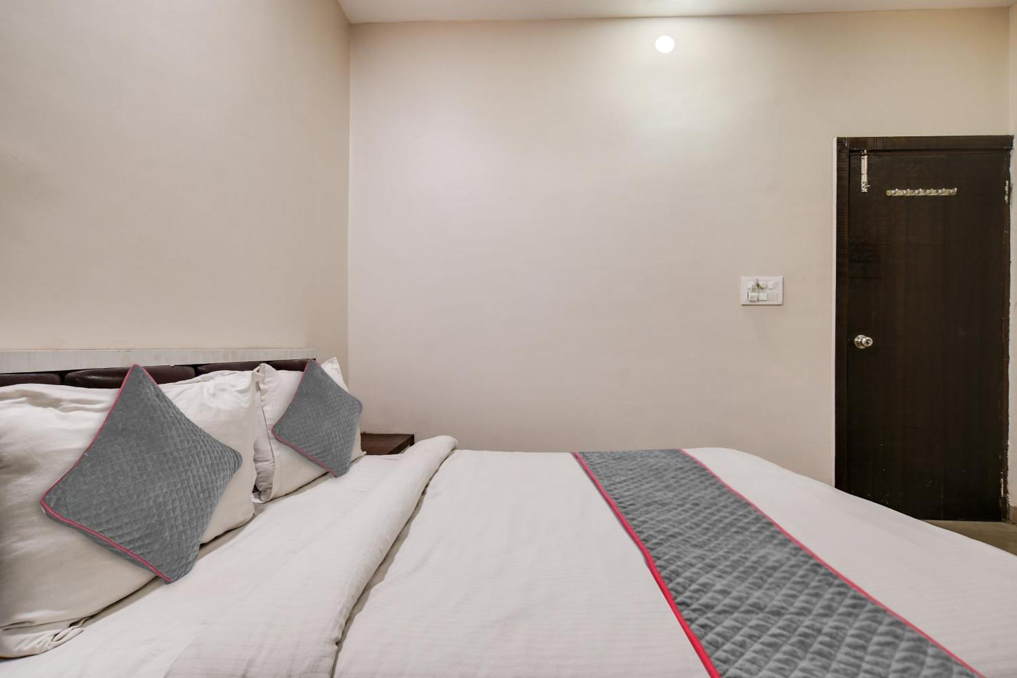 Townhouse Prime Stay 印多尔 外观 照片