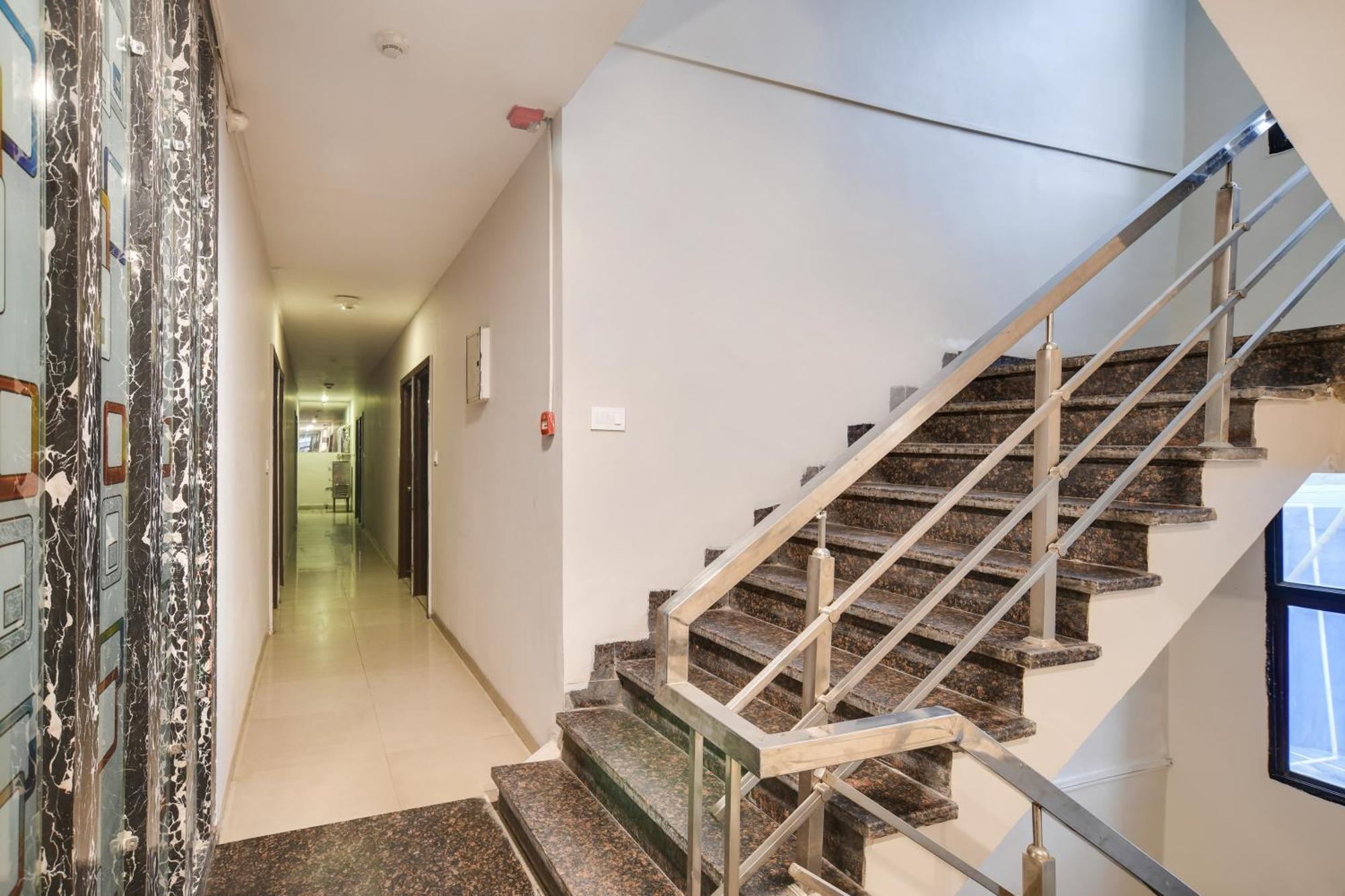 Townhouse Prime Stay 印多尔 外观 照片
