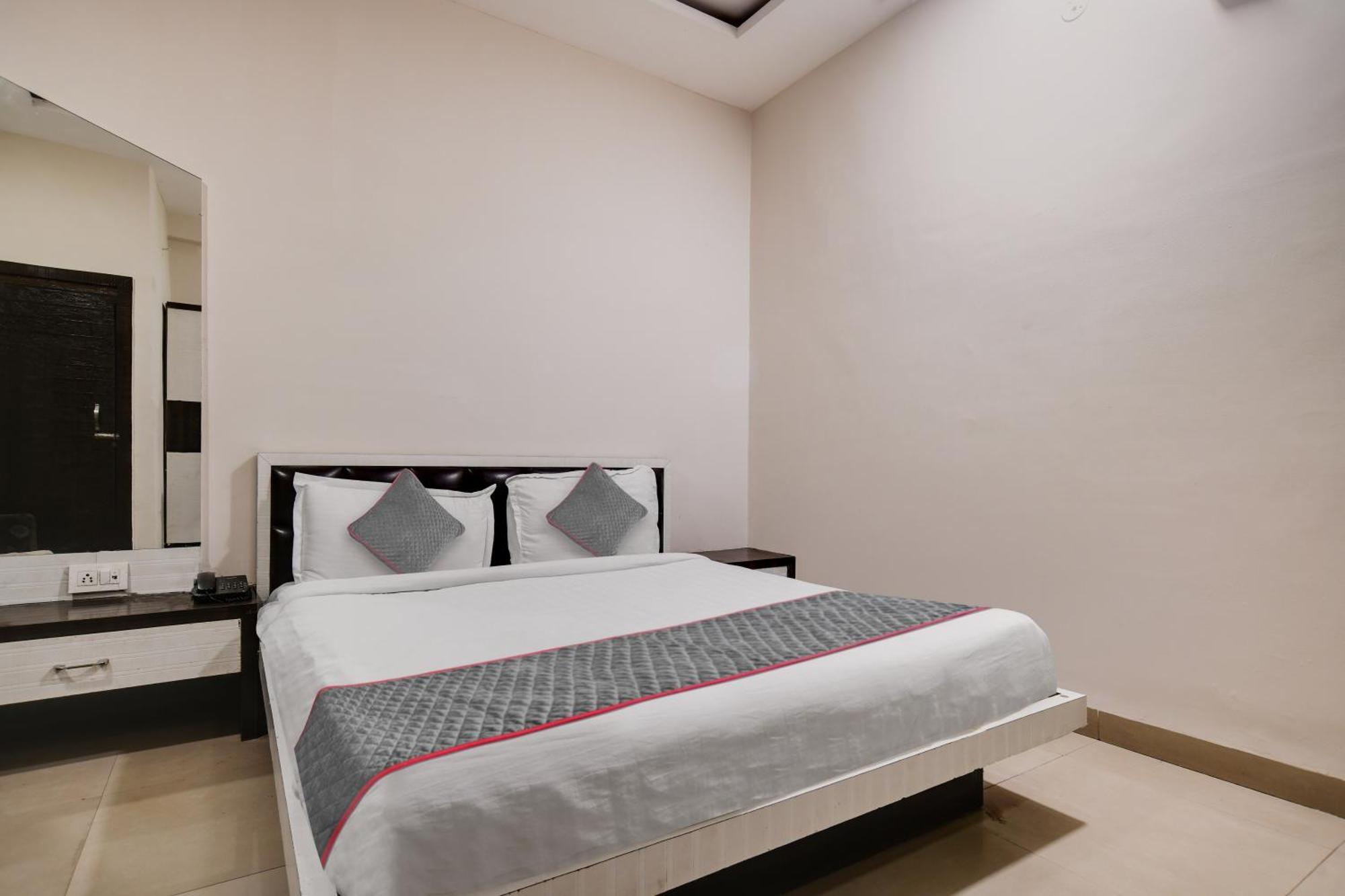 Townhouse Prime Stay 印多尔 外观 照片